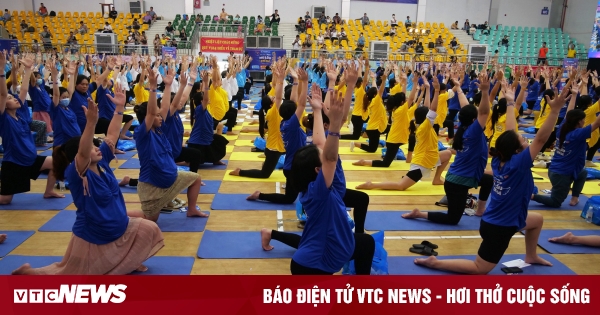 Hơn 700 mẹ bầu tham gia đồng diễn yoga ở TP.HCM