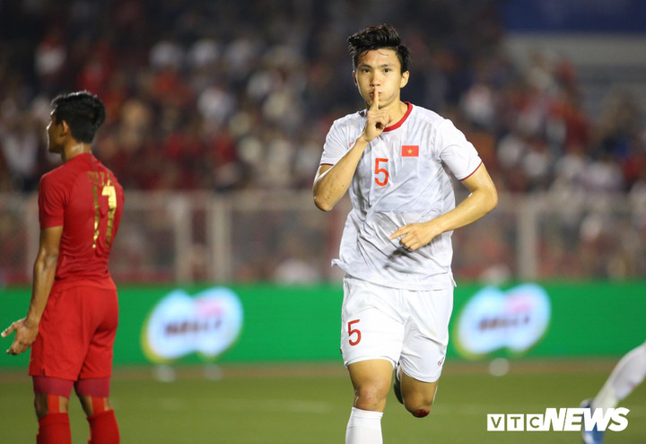 Cúp Chiến thắng 2019: Đoàn Văn Hậu lọt top 3 VĐV nam của năm - 1