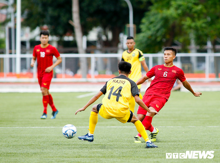 'Cơn khát' Đình Trọng và nỗi lo hàng thủ U23 Việt Nam - 2