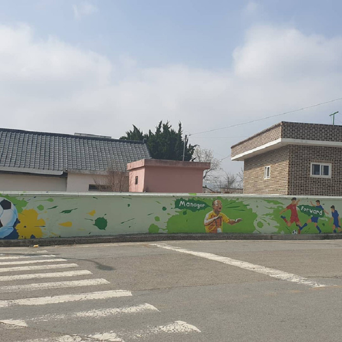 Dân mạng lục lại hình ảnh tranh bích họa Đội tuyển Việt Nam rực rỡ trên quê hương thầy Park - 6