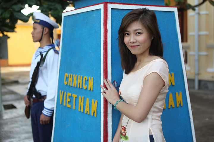 Loạt ảnh hiếm của MC Lại Văn Sâm và MC Hoàng Linh khi dẫn 'Chúng tôi là chiến sĩ' - 1