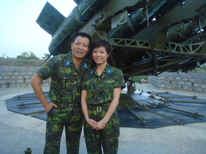 Loạt ảnh hiếm của MC Lại Văn Sâm và MC Hoàng Linh khi dẫn 'Chúng tôi là chiến sĩ' - 8