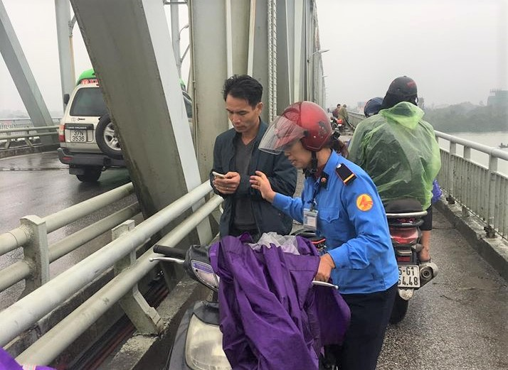 Thiếu tá lao xuống sông Lam cứu người: Lúc đó tôi không kịp nghĩ tới bản thân - 2