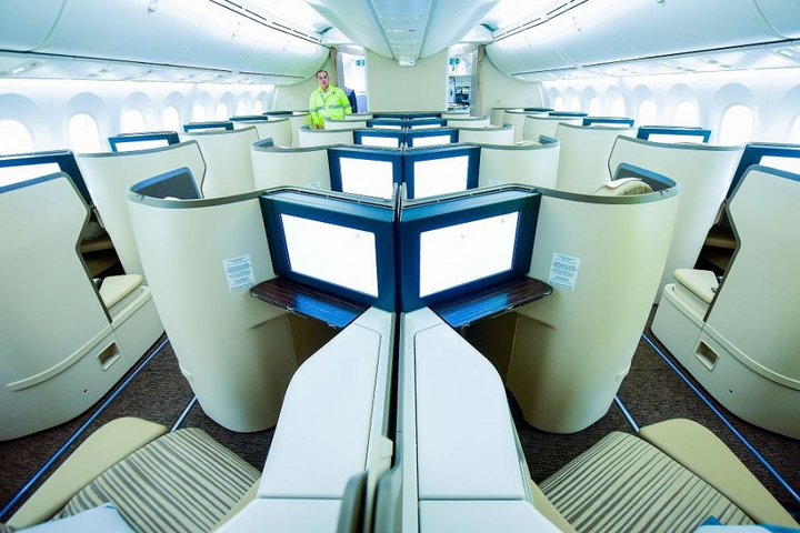 Cận cảnh Boeing 787-9 Dreamliner 'Ha Long Bay' - máy bay thân rộng đầu tiên của hãng hàng không tư nhân Việt Nam - 9