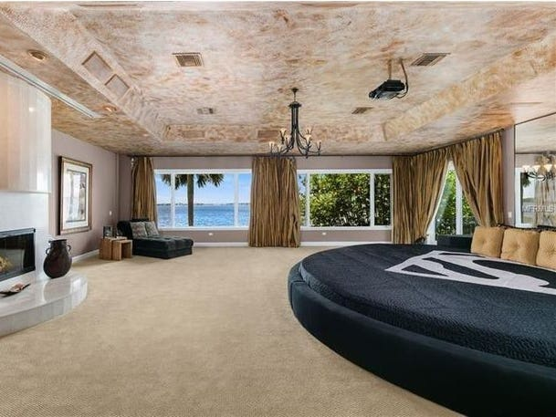 Những tiện nghi sang chảnh trong biệt thự của các tỷ phú, ngôi sao - 6