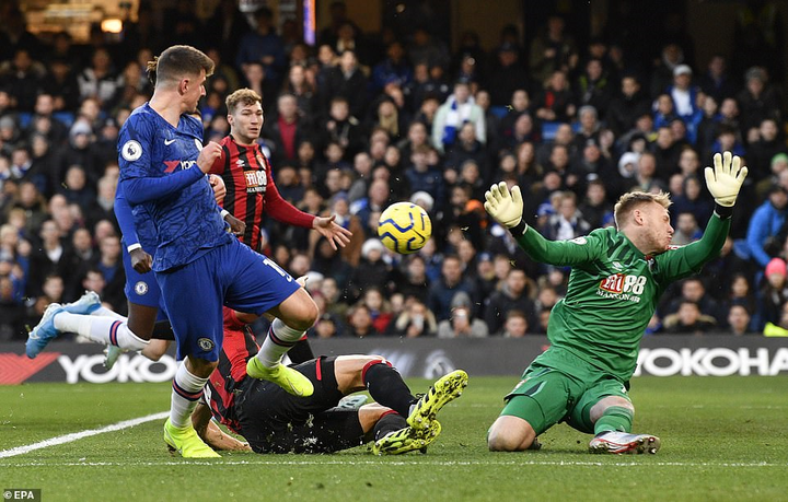 Cùng mất phong độ, tại sao tương lai Chelsea vẫn sáng hơn Arsenal? - 1