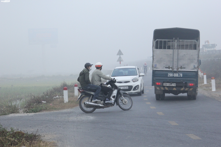 Dân bất an khi ô tô đua nhau lao vào đường dân sinh ven cao tốc Pháp Vân - Cầu Giẽ - 11