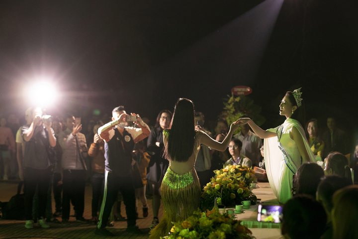 Vừa về nước, Lương Thùy Linh miệt mài chạy show cùng Đỗ Mỹ Linh - 5