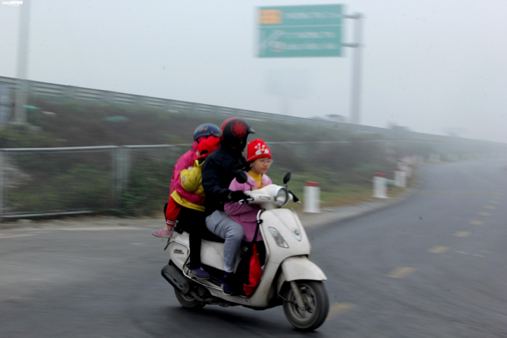 Dân bất an khi ô tô đua nhau lao vào đường dân sinh ven cao tốc Pháp Vân - Cầu Giẽ - 4