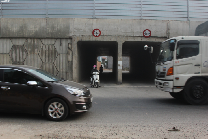 Dân bất an khi ô tô đua nhau lao vào đường dân sinh ven cao tốc Pháp Vân - Cầu Giẽ - 3