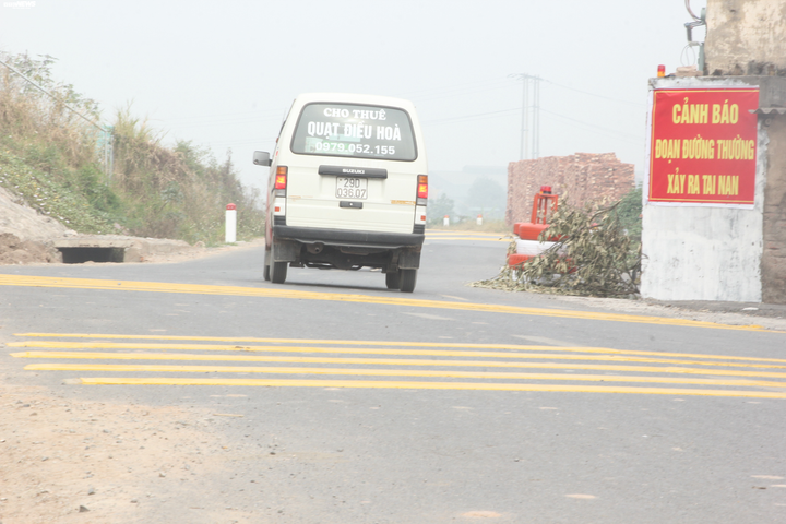 Dân bất an khi ô tô đua nhau lao vào đường dân sinh ven cao tốc Pháp Vân - Cầu Giẽ - 8