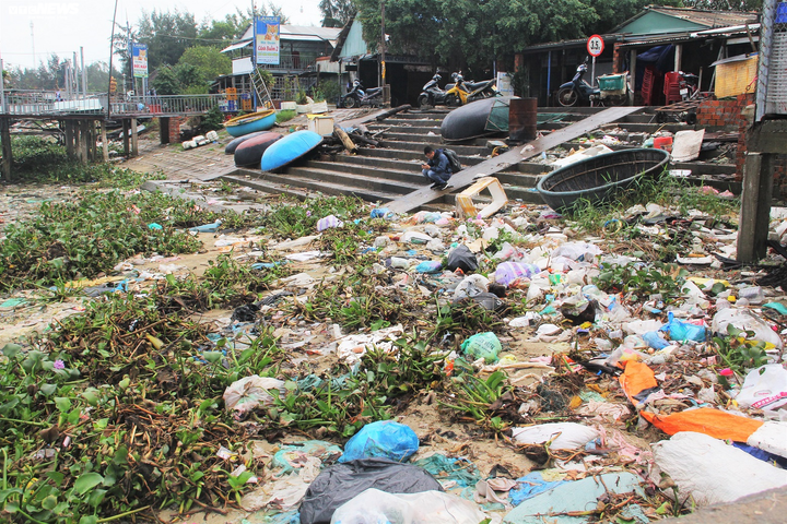 Rác ngập ngụa kéo dài cả cây số ở hạ nguồn Thu Bồn - 3
