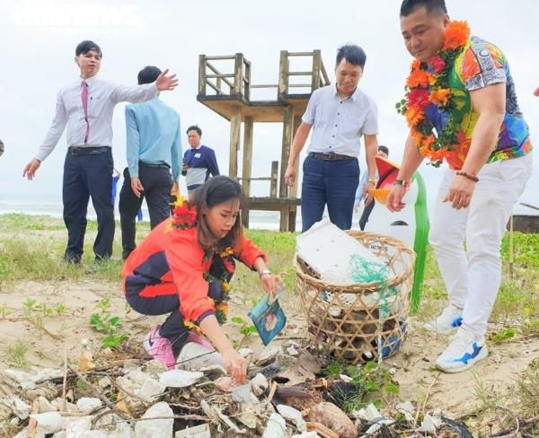 Nữ hoàng điền kinh Nguyễn Thị Thanh Phúc cùng diễn viên Lý Hùng 'nói không với rác thải nhựa' - 1