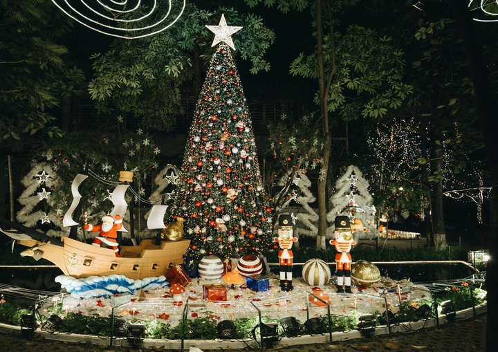 Ảnh: Mê mẩn trước khung cảnh Giáng sinh lung linh ở nhiều đại học - 2