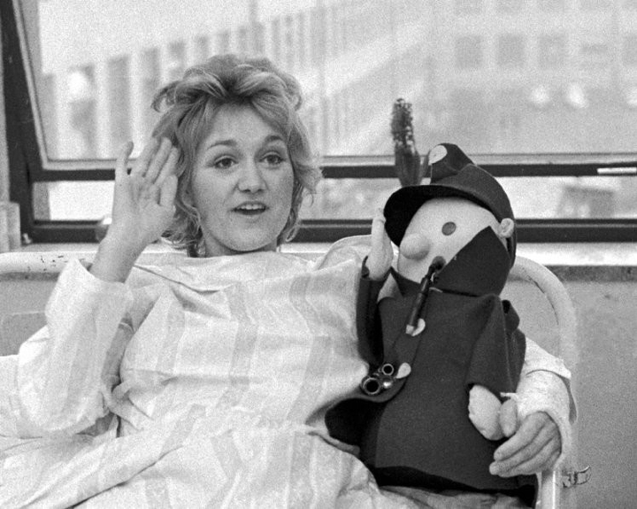 Máy bay rơi từ độ cao 10.000 m, nữ tiếp viên thoát chết thần kỳ - 8