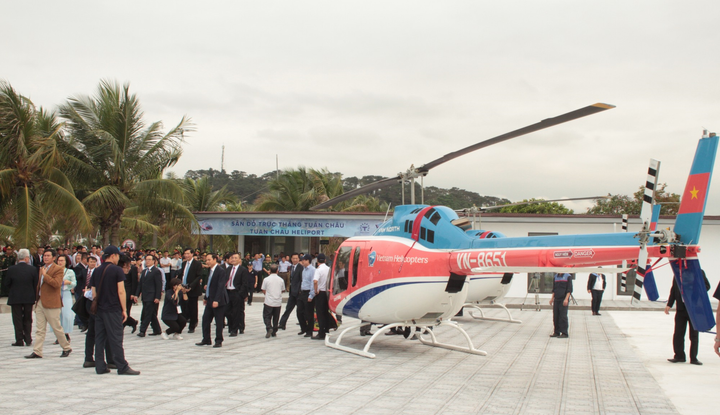 Thưởng ngoạn Kỳ quan Vịnh Hạ Long bằng trực thăng - 3