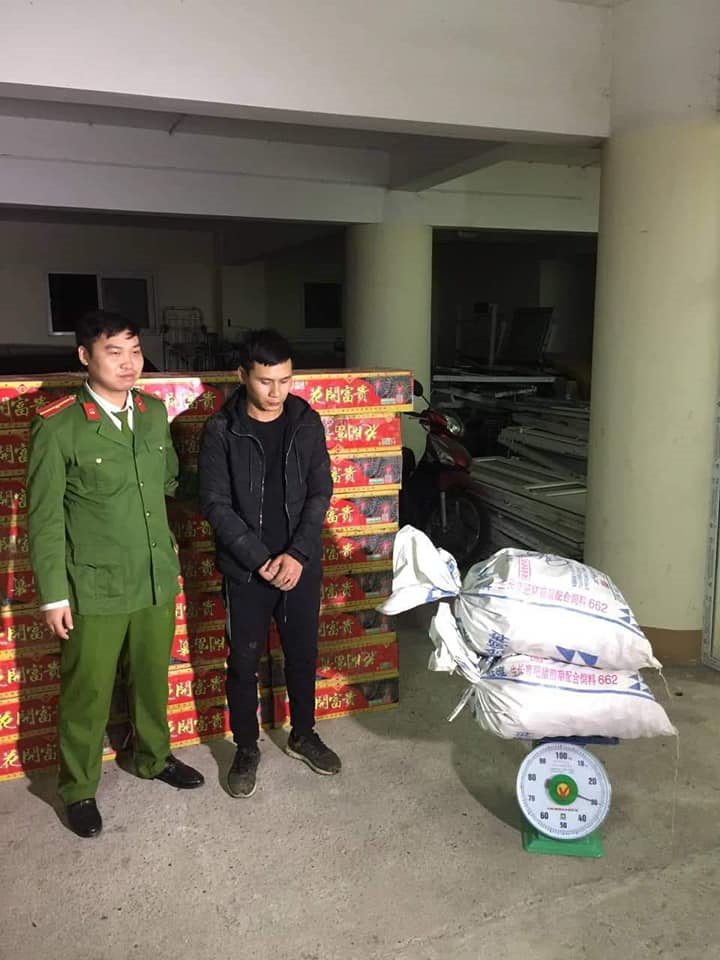 Cảnh sát hóa trang, mật phục 3 ngày bắt xe tải chở 1 tấn pháo lậu - 2