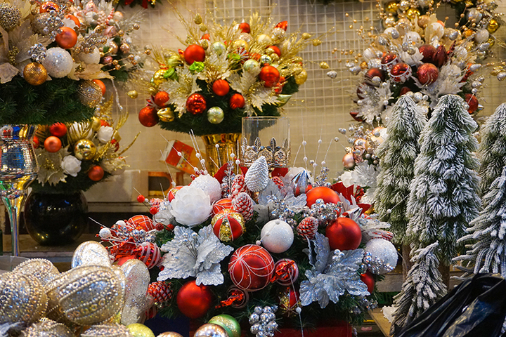 Đại gia Việt 'bạo tay' chi hàng chục triệu mua cây thông 'khủng' đón Noel - 2