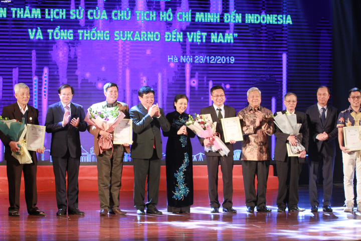 6 tác giả đoạt giải thi tìm hiểu quan hệ hữu nghị Việt Nam - Indonesia - 6