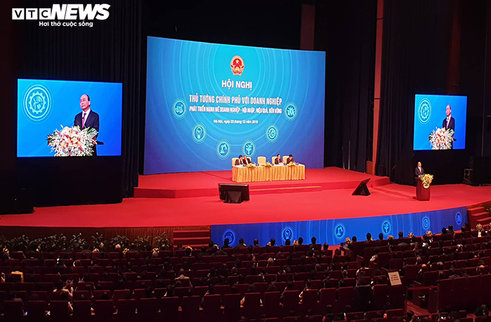 Thủ tướng: 'Nền kinh tế lớn không thể thiếu vắng doanh nghiệp tầm cỡ, cá nhân xuất sắc' - 1