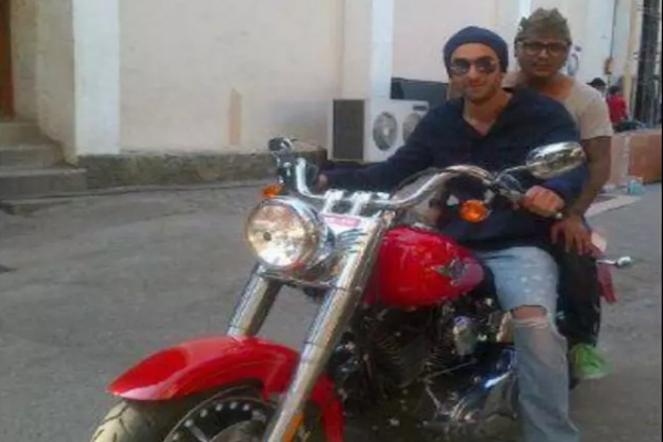 Loạt mô tô Harley Davidson hầm hố của dàn sao Ấn Độ - 1