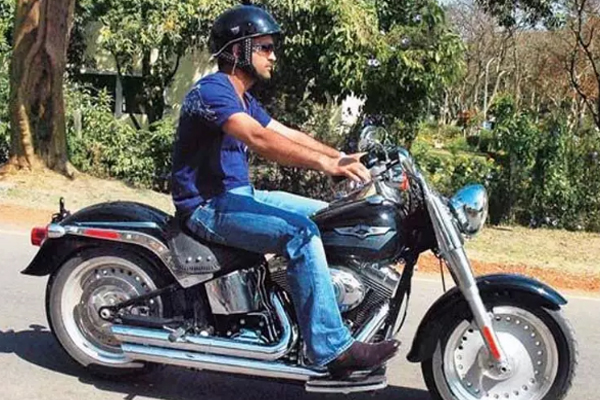 Loạt mô tô Harley Davidson hầm hố của dàn sao Ấn Độ - 3