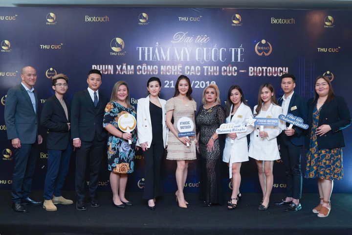 Nghệ sĩ Việt hào hứng trải nghiệm dịch vụ phun xăm phong cách Hoàng gia - 1