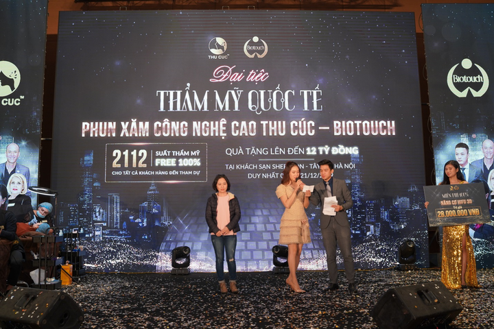 Nghệ sĩ Việt hào hứng trải nghiệm dịch vụ phun xăm phong cách Hoàng gia - 4