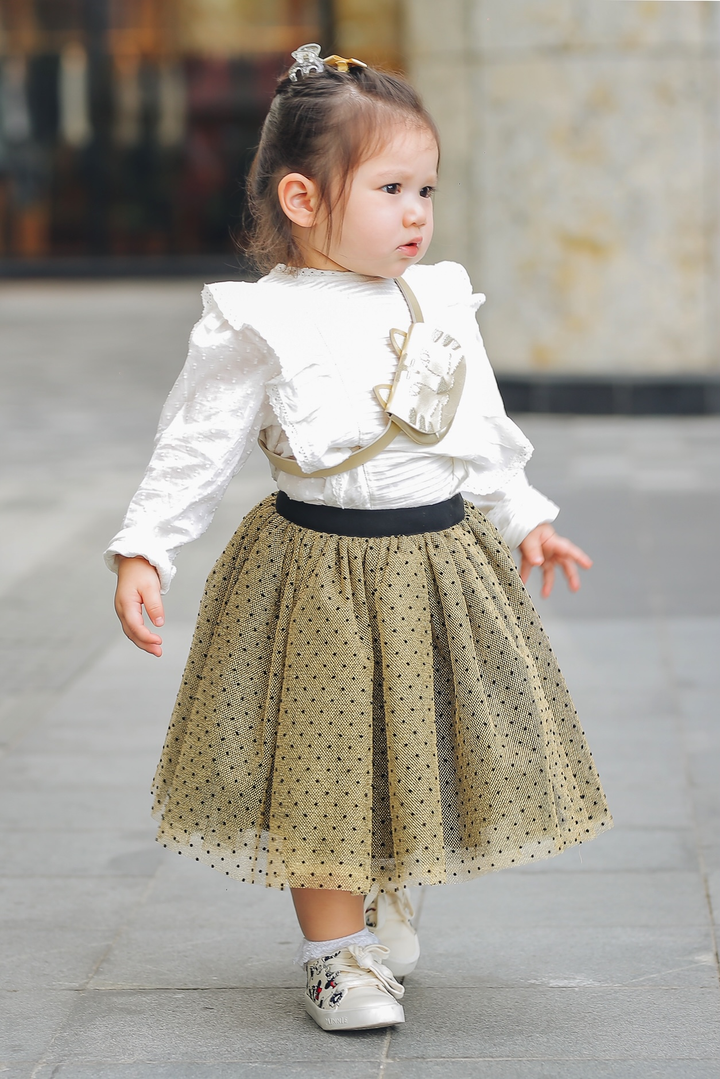 Con gái siêu mẫu Hà Anh diện đồ sành điệu, cực đáng yêu khi dạo phố cùng mẹ - 7