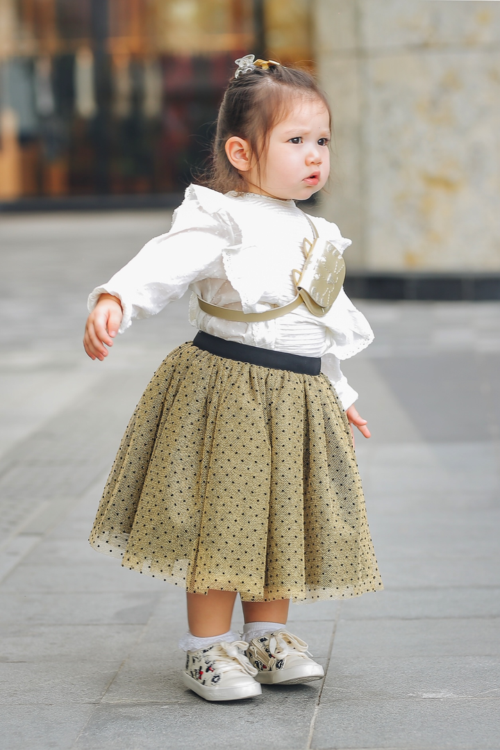 Con gái siêu mẫu Hà Anh diện đồ sành điệu, cực đáng yêu khi dạo phố cùng mẹ - 6