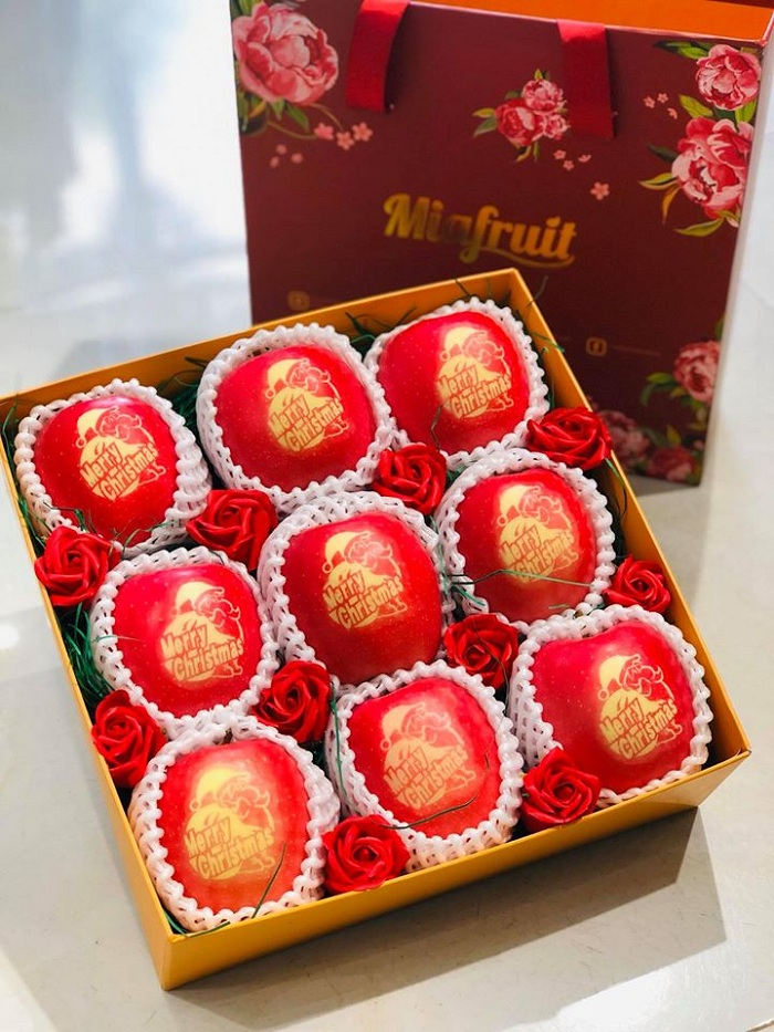 Gần nửa triệu đồng một quả táo phiên bản 'Merry Christmas' - 2