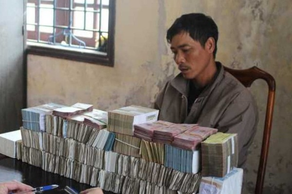 Bắt siêu trộm phá cửa sổ nhà dân, 'cuỗm' gần 1 tỷ đồng - 1