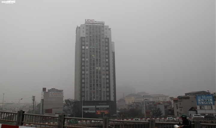 Sương mù dày đặc phủ kín phố phường, Hà Nội mờ ảo như ở châu Âu - 4