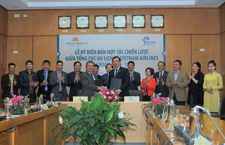 Tổng cục Du lịch và Vietnam Airlines ký kết Biên bản hợp tác chiến lược giai đoạn 2020-2022 về quảng bá, xúc tiến du lịch - 1