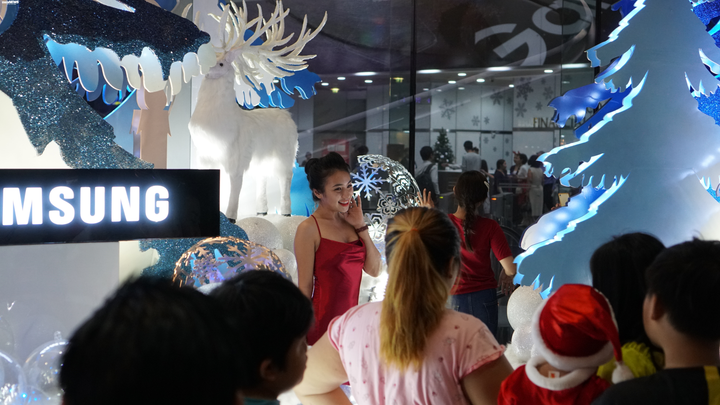 Ảnh: Đường phố TP.HCM kẹt cứng đêm Giáng sinh - 6