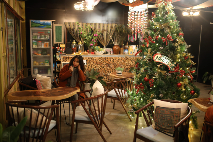 Những điểm đến rực rỡ sắc màu không thể bỏ qua trong đêm Giáng sinh - 16