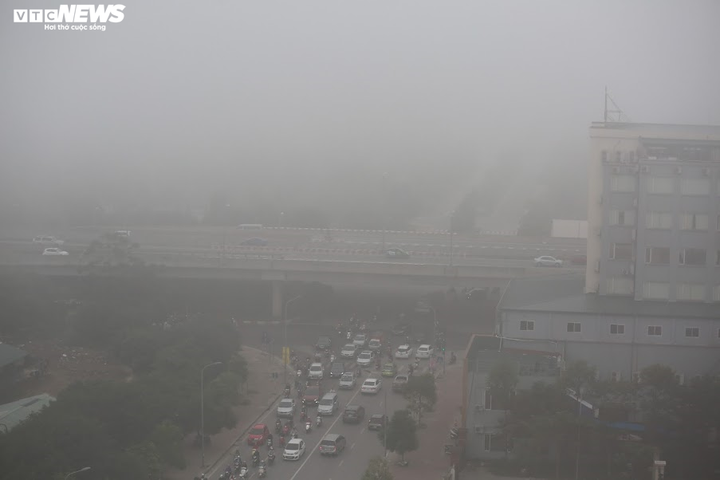 Trời Hà Nội mù mịt, không khí ở top 6 ô nhiễm thế giới - 3
