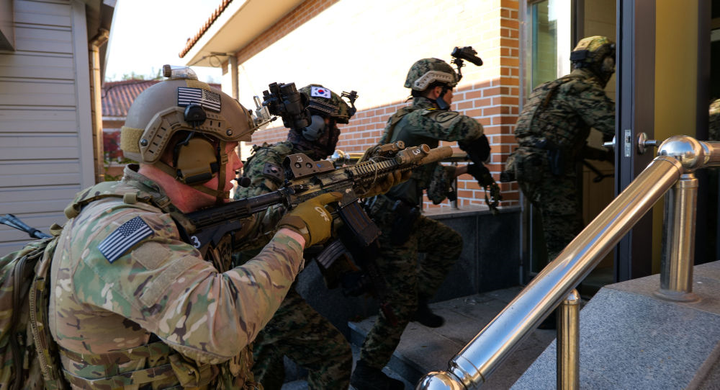 Video: Đặc nhiệm Mỹ - Hàn diễn tập đột kích căn cứ đối phương - 1