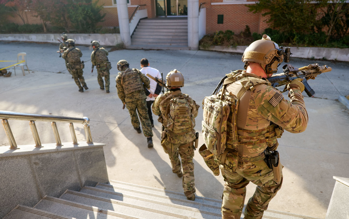 Video: Đặc nhiệm Mỹ - Hàn diễn tập đột kích căn cứ đối phương - 2