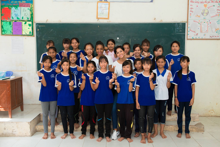 Hoa hậu H’Hen Niê gây quỹ hơn 22.000 USD xây thư viện tại trường học - 8