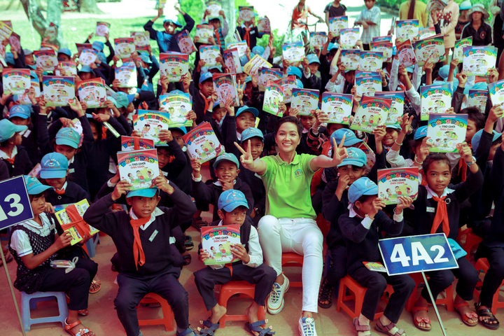 Hoa hậu H’Hen Niê gây quỹ hơn 22.000 USD xây thư viện tại trường học - 5