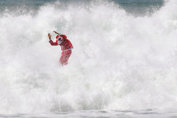 Những hình ảnh ông già Noel 'độc nhất vô nhị' trên khắp thế giới - 9