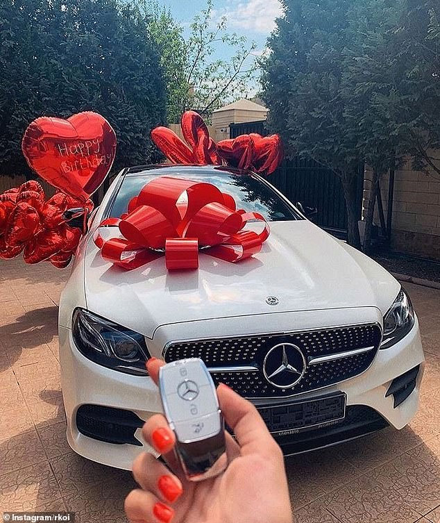 Choáng với bộ sưu tập quà Giáng sinh khủng của 'rich kids' trên khắp thế giới - 9