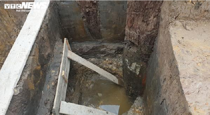 Ảnh: Hàng nghìn người đổ về tham quan bãi cọc gần nghìn năm tuổi vừa phát lộ - 8