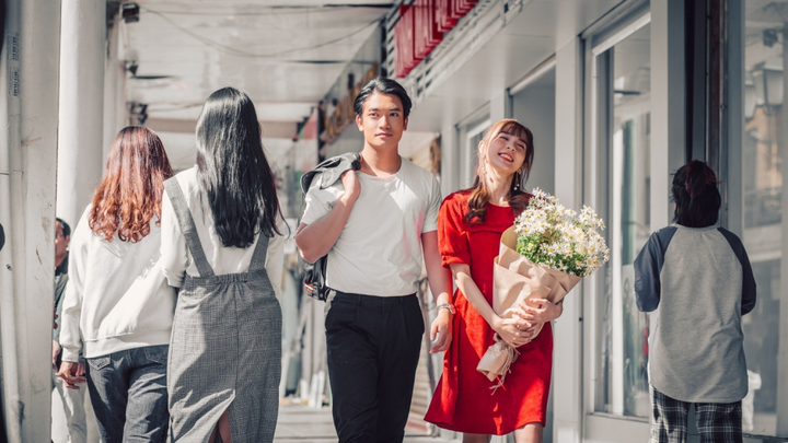 Quán quân ‘Giọng hát Việt 2018’ hôn học trò Noo Phước Thịnh cực ngọt ngào - 3