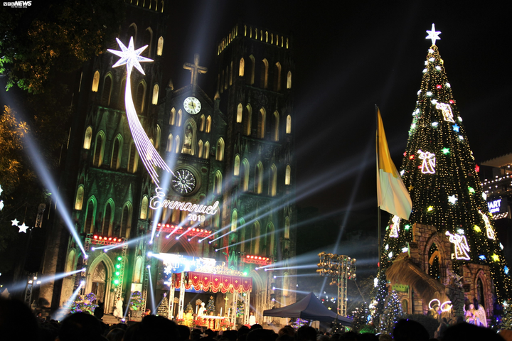 Nhà thờ Lớn Hà Nội lung linh huyền ảo trong đêm Giáng sinh - 1