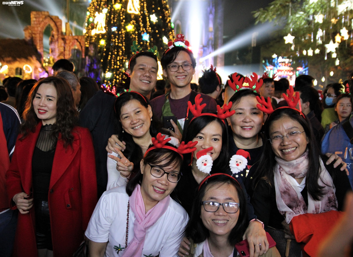 Nhà thờ Lớn Hà Nội lung linh huyền ảo trong đêm Giáng sinh - 6