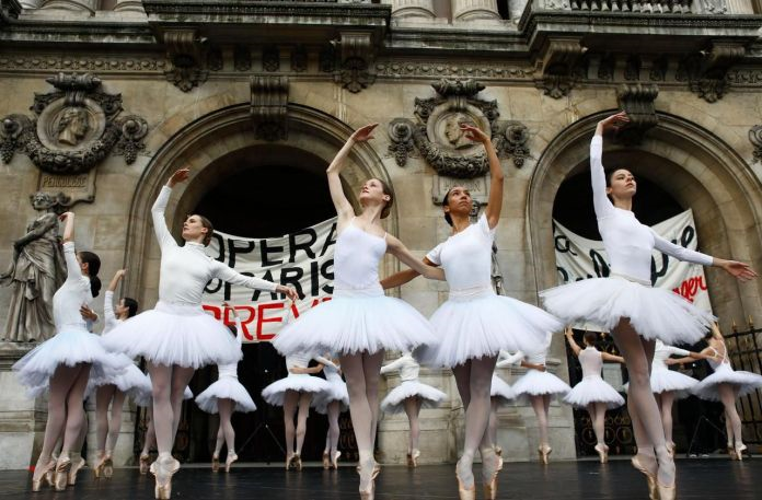 Biểu tình đặc biệt chỉ có ở Pháp: Múa ba lê đình công - 1