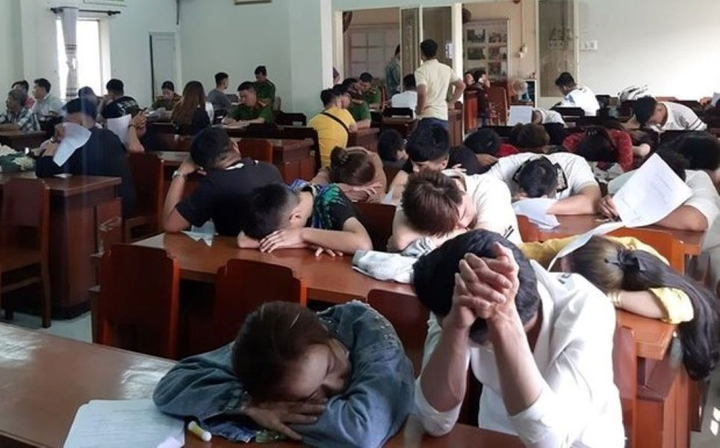 50 người 'mừng Noel' bằng ma túy trong khách sạn ở Tiền Giang - 1