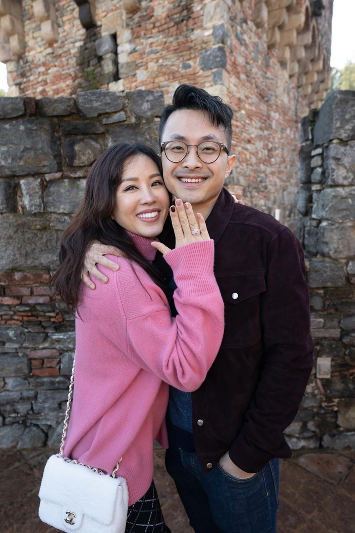 Hoa hậu Thu Hoài xúc động khi được bạn trai doanh nhân kém tuổi cầu hôn - 1